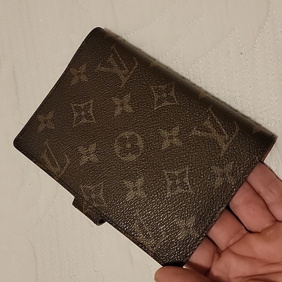 Authentic Louis Vuitton Agenda Initial CM stamped - Picture 9 of 10